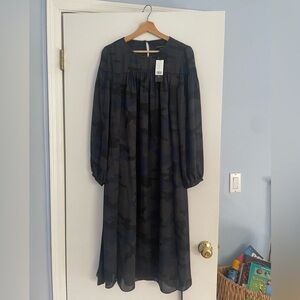 Banana Republic Dress Dark Black/Blue Camo Print Size 8 Long Sleeve